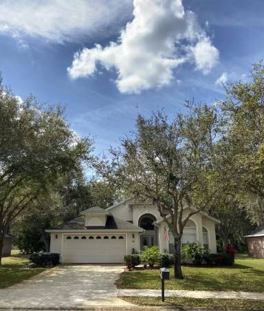 Main picture of 26 Lakebluff Dr