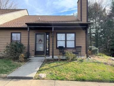 Main picture of 977 Warwick Ct