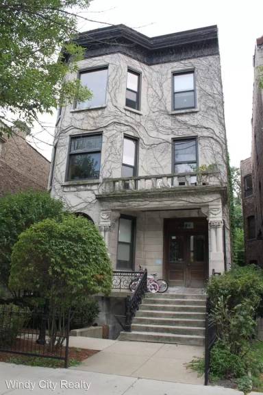 Main picture of 715 W Roscoe St