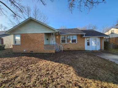 Main picture of 1025 E 7th St