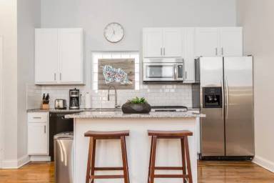 Main picture of 3734 W Diversey Ave