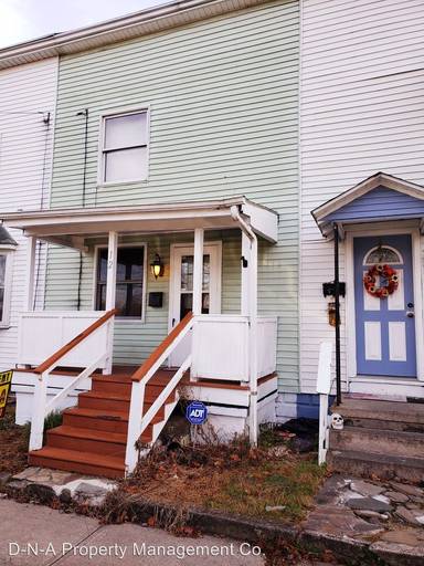 Main picture of 12 Linden St