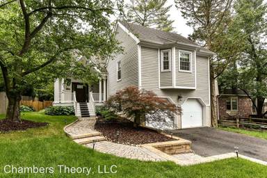Main picture of 3043 Holly St