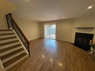 Main picture of 198 Monroe Ct