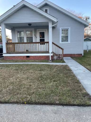 Main picture of 903 Victoria Blvd