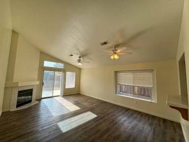 Main picture of 9109 Chattaroy St