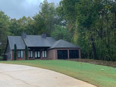 Main picture of 804 Foxfire Ln