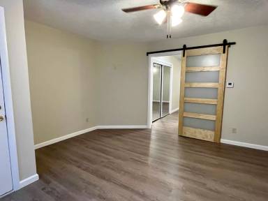 Main picture of 220 E Allen St