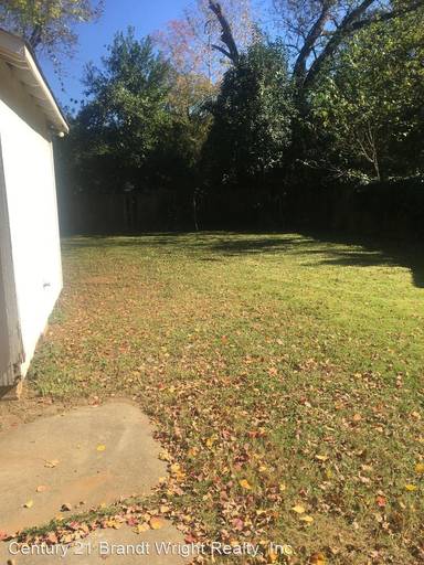 Main picture of 301 Bradley Dr