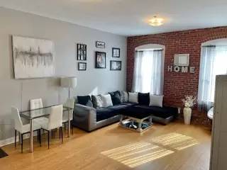 Main picture of 32 Providence St