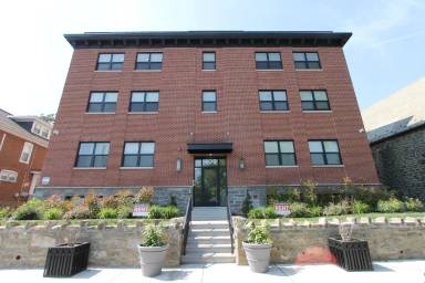 Main picture of 492 Roxborough Ave