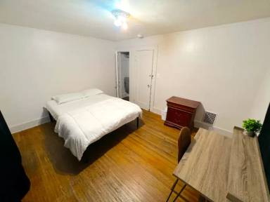 Main picture of 1040 Plymouth Ave S