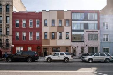 Main picture of 202 Scholes St