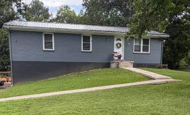 Main picture of 726 Lafayette Rd