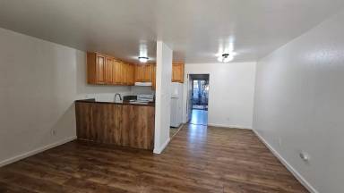 Main picture of 1323 S Maple St