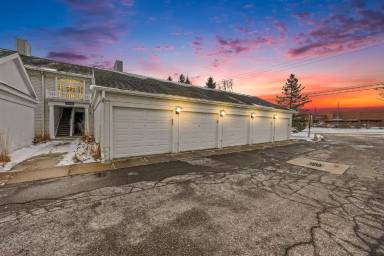 Main picture of 2259 S Main St