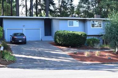 Main picture of 1714 Greentree Rd