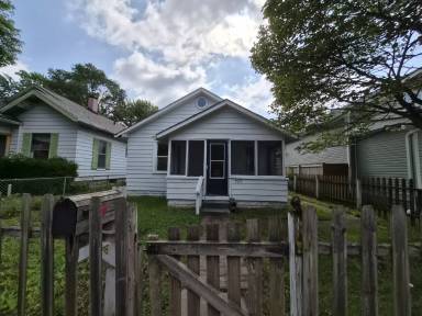 Main picture of 925 N Somerset Ave