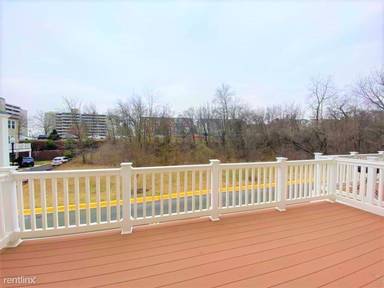 Main picture of 2474 Baldwin Cres NE