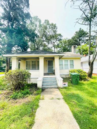 Main picture of 2034 E 3rd St