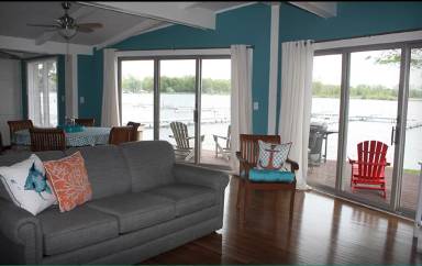 Main picture of 1209 S Channel Ln