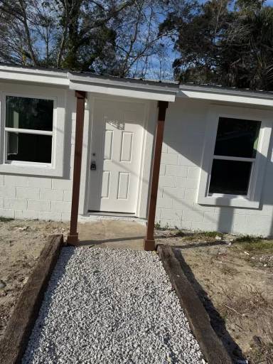 Main picture of 111 Truxton Ave