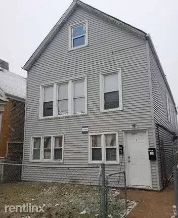 Main picture of 5149 S Marshfield Ave