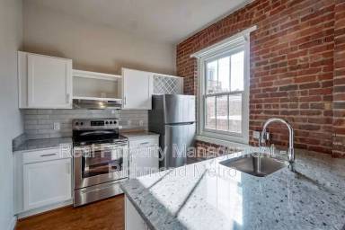 Main picture of 10 Walnut Aly