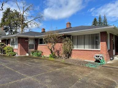 Main picture of 412 Edwards Ln