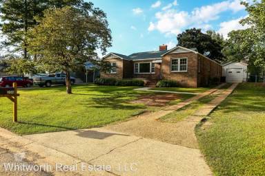Main picture of 204 E Glen Iris Ln