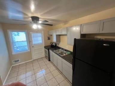 Main picture of 2317 W Lawrence Ave