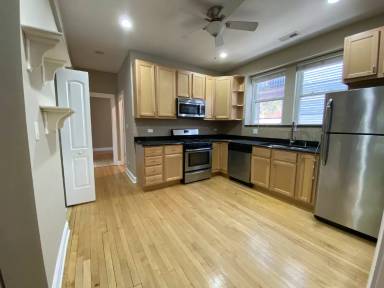 Main picture of 1417 W Waveland Ave