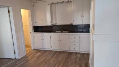 Main picture of 1108 W Colonial Ave