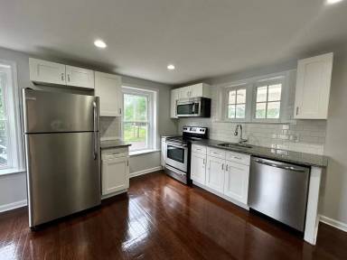 Main picture of 200 W Cherry Ln