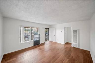Main picture of 2458 S Normandie Ave
