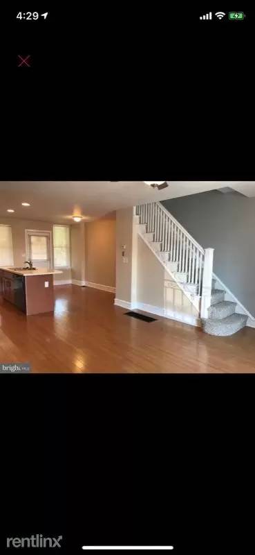 Main picture of 4924 Charles St