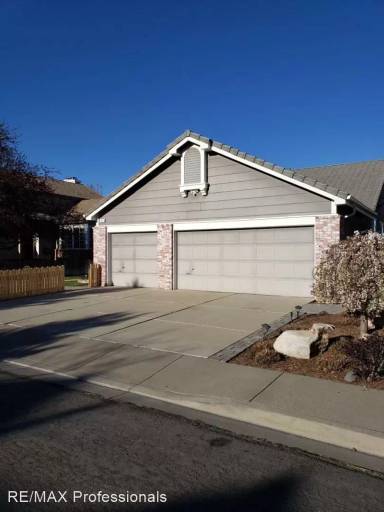 Main picture of 993 Leah Cir