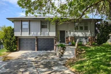 Main picture of 6506 S 154th St