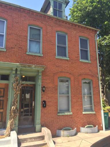 Main picture of 126 N 5th St