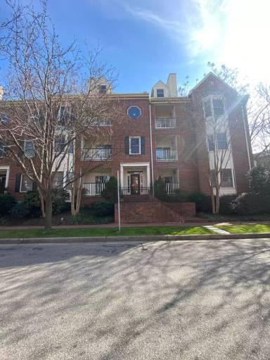 Main picture of 300 Yarmouth St