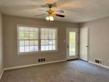 Main picture of 205 Dover Ct