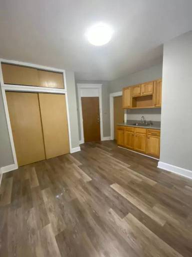 Main picture of 80 W 18th St