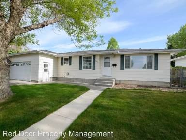 Main picture of 605 26th Ave NE