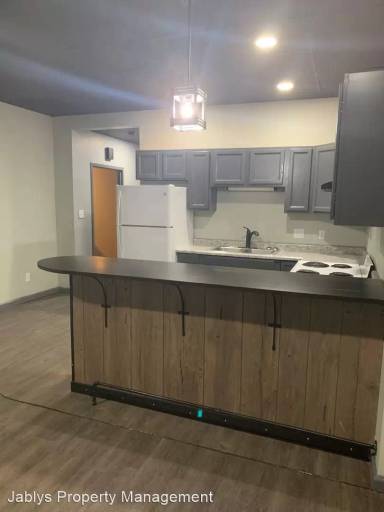 Main picture of 115 E 9th St