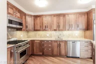 Main picture of 31 W 63rd St
