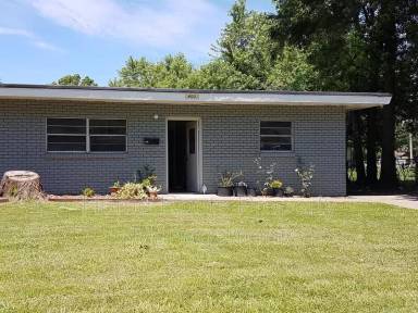 Main picture of 400 Dyer St