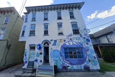 Main picture of 146 Lincoln Way W