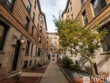 Main picture of 2300 N Clark