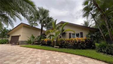 Main picture of 3524 Lakeview Dr