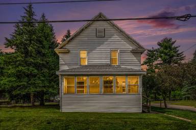 Main picture of 827 E Centre Ave
